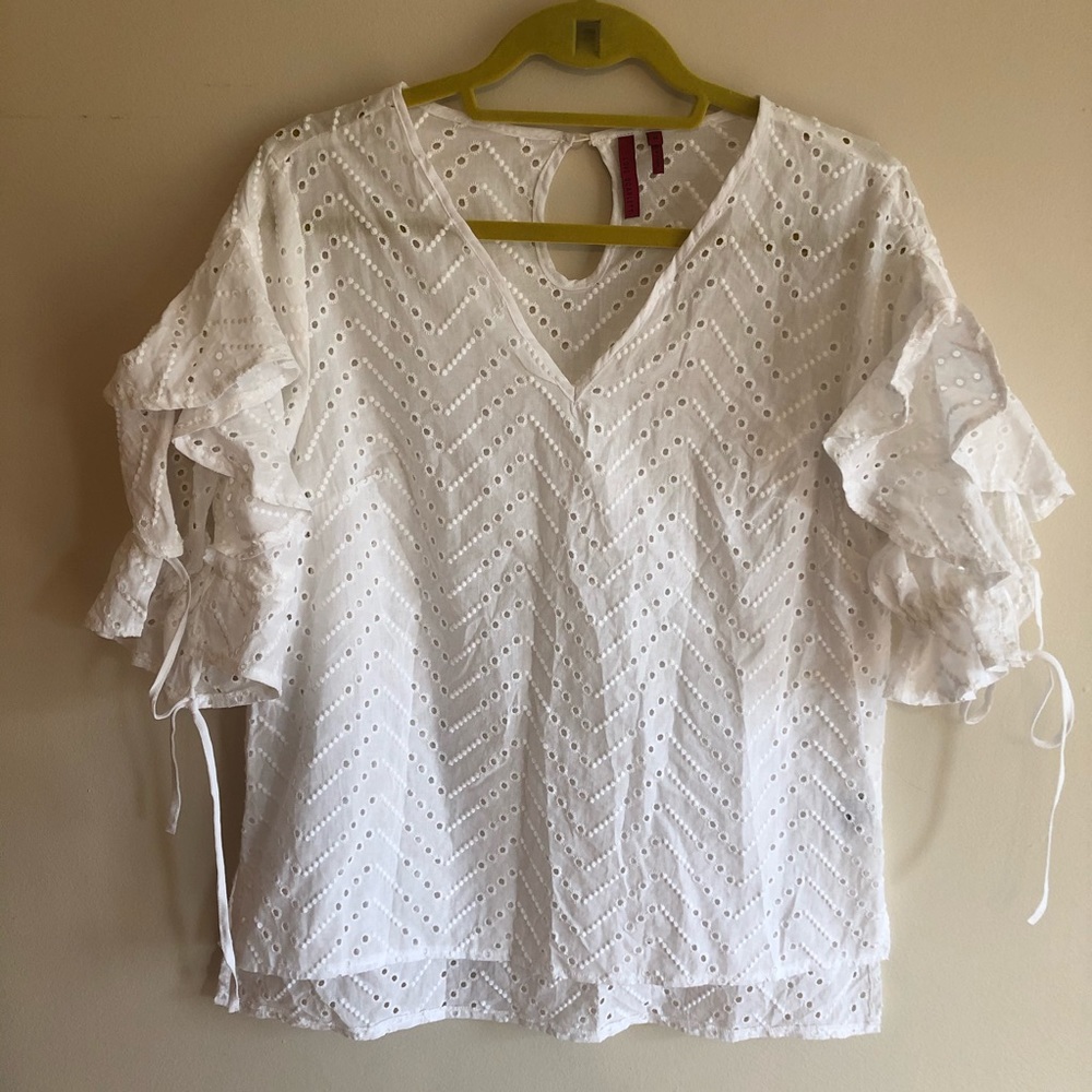 Love Scarlett white eyelet ruffle sleeve top Med